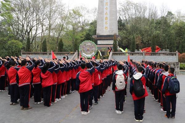 灯火辉煌，年货盛宴，贵阳观山湖灯会庙市等你来！（附摆渡线路）